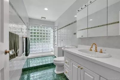 34 Soundview Crest, Manhasset, NY 11030 - Photo 15
