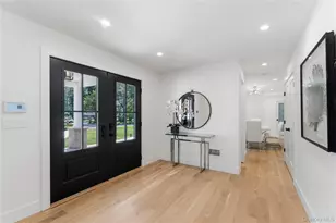 31 Saw Mill Rd, Cold Spring Harbor, NY 11724 - Photo 3