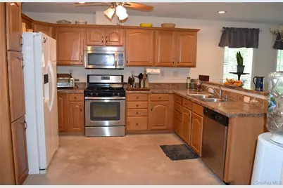 201 Brittany Terrace, Rock Tavern, NY 12575 - Photo 9
