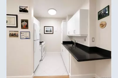 27110 Grand Central Parkway #16M, Floral Park, NY 11005 - Photo 5