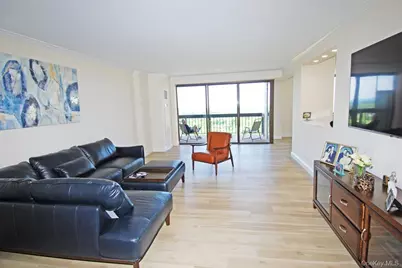27110 Grand Central #22G, Floral Park, NY 11005 - Photo 3