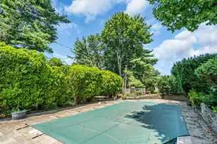 4 Crabapple Ln, Commack, NY 11725 - Photo 29