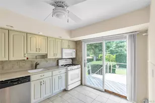 4 Crabapple Ln, Commack, NY 11725 - Photo 7