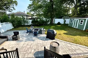 20 Hunter Pl, Smithtown, NY 11787 - Photo 3