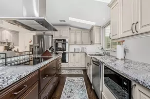 8 Fairgreen Ct, Cortlandt Manor, NY 10567 - Photo 9