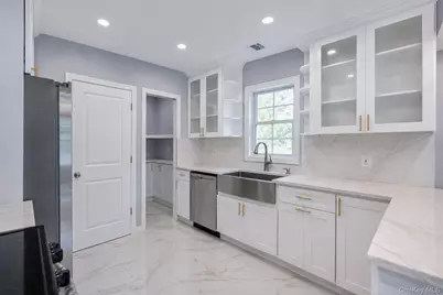 306 Greeley Avenue, Sayville, NY 11782 - Photo 9