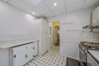214 Lowell Avenue, Floral Park, NY 11001 - Photo 15