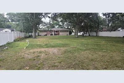 1080 Ocean Avenue, Bay Shore, NY 11706 - Photo 5
