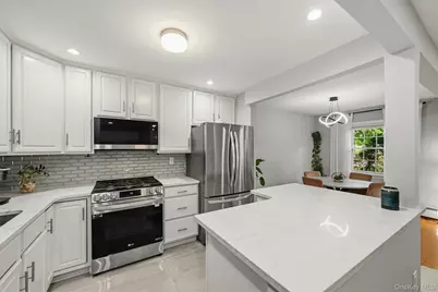 264 Parkside Drive, Suffern, NY 10901 - Photo 13
