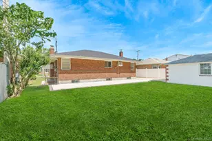 3900 Miller Pl, Levittown, NY 11756 - Photo 7
