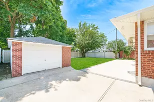 3900 Miller Pl, Levittown, NY 11756 - Photo 5