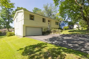 23 Carriage Ln, Spring Valley, NY 10977 - Photo 9