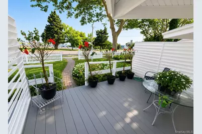 35 Library Avenue #8 R, Westhampton Beach, NY 11978 - Photo 3