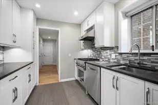 7 Chateaux Cir, Scarsdale, NY 10583 - Photo 13