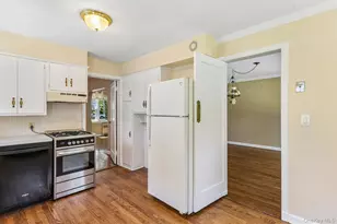 93 Transverse Rd, Garden City, NY 11530 - Photo 13