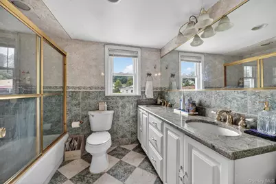 207 Clunie Avenue, Yonkers, NY 10703 - Photo 13