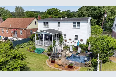 207 Clunie Avenue, Yonkers, NY 10703 - Photo 19