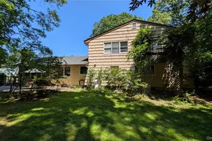 14 Tall Tree Ln, Rocky Point, NY 11778 - Photo 19