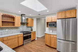 201 Miller Place Rd, Miller Place, NY 11764 - Photo 11