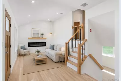 933 Thompson Drive, Bay Shore, NY 11706 - Photo 5