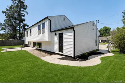 933 Thompson Drive, Bay Shore, NY 11706 - Photo 35