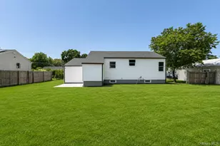 743 Hoffman Ave, Bellport, NY 11713 - Photo 15