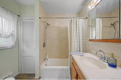 257 Elizabeth Avenue, Holbrook, NY 11741 - Photo 15