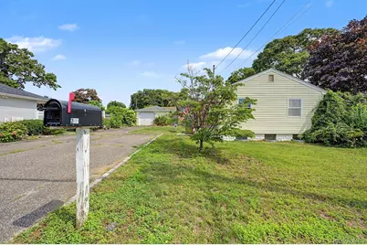257 Elizabeth Avenue, Holbrook, NY 11741 - Photo 3