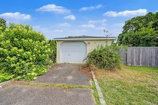 257 Elizabeth Ave, Holbrook, NY 11741 - Photo 5