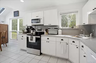 112 Beecher Ave Ext, East Islip, NY 11730 - Photo 9