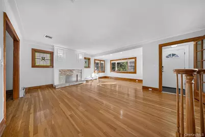 46-19 Iris Lane, Great Neck, NY 11020 - Photo 5