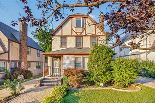 4619 Iris Ln, Great Neck, NY 11020 - Photo 33