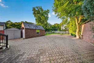 4619 Iris Ln, Great Neck, NY 11020 - Photo 31