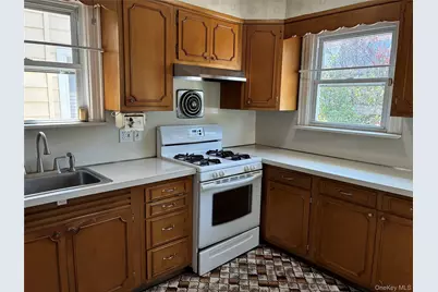 4634 Iris Lane, Great Neck, NY 11020 - Photo 9