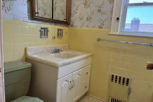 4634 Iris Ln, Great Neck, NY 11020 - Photo 13