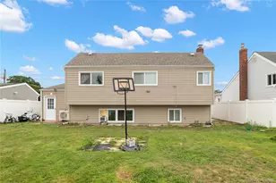 92 W 21st St, Deer Park, NY 11729 - Photo 3