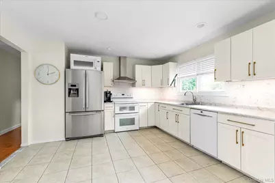 583 N Erie Avenue, Lindenhurst, NY 11757 - Photo 9