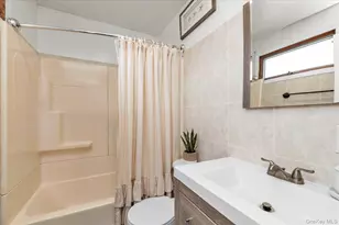 583 N Erie Ave, Lindenhurst, NY 11757 - Photo 15