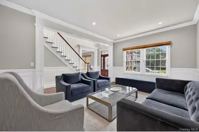 136 Circle Drive, Roslyn Heights, NY 11577 - Photo 9
