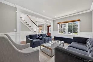 136 Circle Dr, Roslyn Heights, NY 11577 - Photo 9