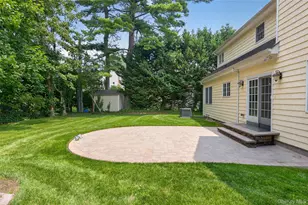 136 Circle Dr, Roslyn Heights, NY 11577 - Photo 19