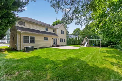136 Circle Drive, Roslyn Heights, NY 11577 - Photo 3