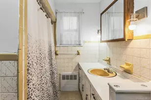 130 E Fairview Ave, Valley Stream, NY 11580 - Photo 25