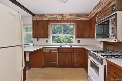 582 Washington Avenue, Pleasantville, NY 10570 - Photo 13