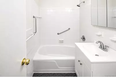 636 N Terrace Avenue #3-E, Mount Vernon, NY 10552 - Photo 11