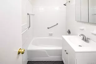 636 N Terrace Ave, Mount Vernon, NY 10552 - Photo 11