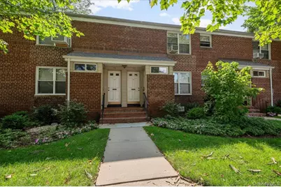 74 Edwards Street #2B, Roslyn Heights, NY 11577 - Photo 1