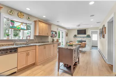 100 Middlesex Avenue, Oakdale, NY 11769 - Photo 13