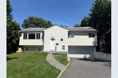 5 Elm Street, Great Neck, NY 11021 - Photo 1