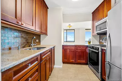 2 Bay Club Drive #11Z, Bayside, NY 11360 - Photo 3